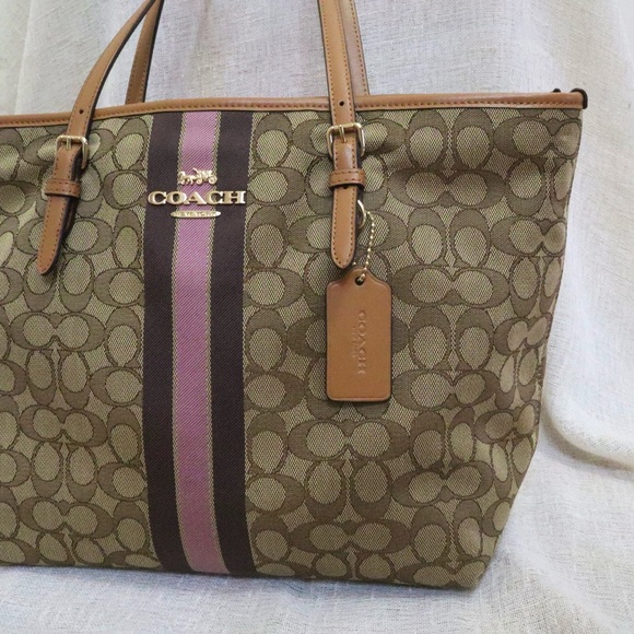 Coach Zip Tote In Signature Jacquard With Stripe - Picture 15 of 15